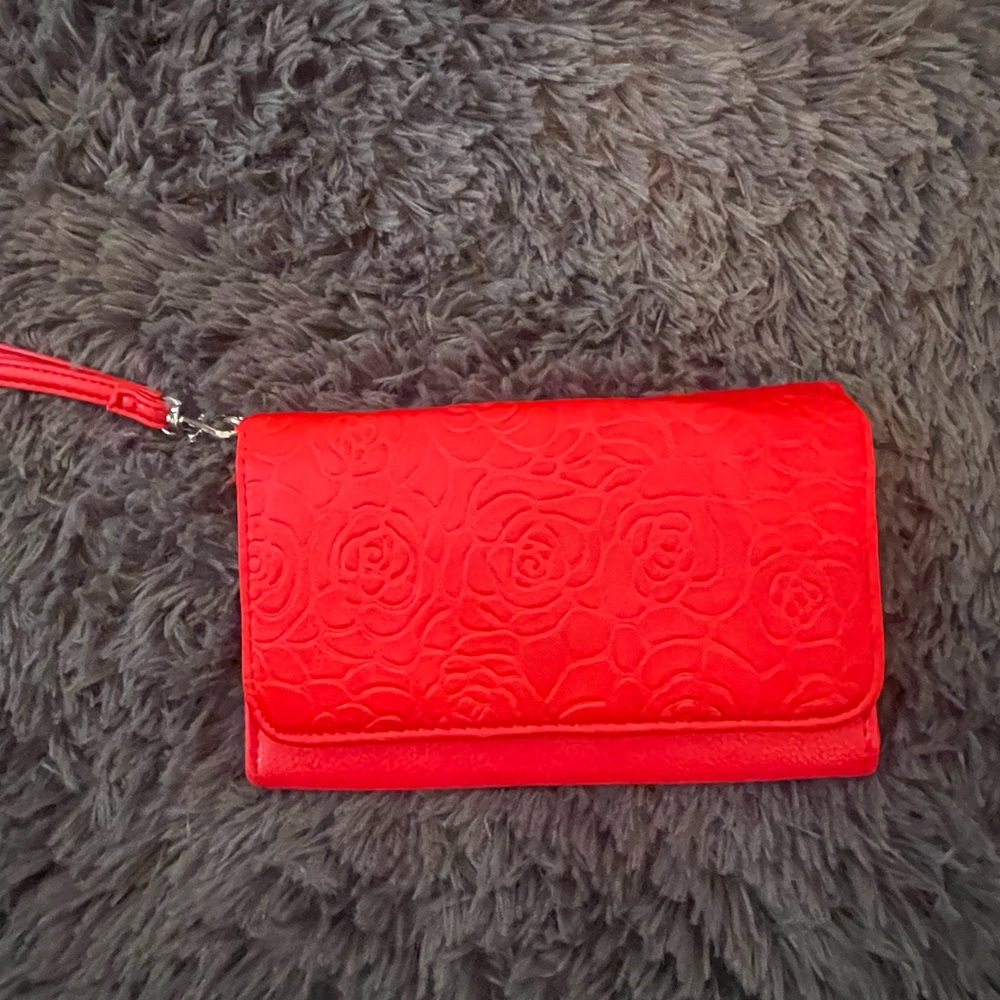 Red rose wristlet